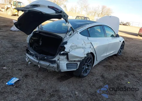 2020 Tesla Model 3 Standard Range Plus Rear-Wheel Drive/Standard Range Rear-Wheel Drive z USA, uszkodzony, nr VIN 5YJ3E1EA8LF612488